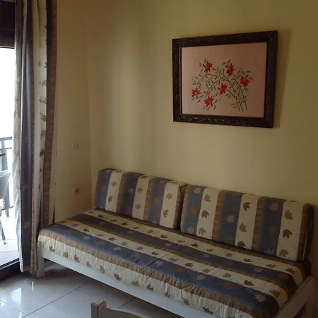 Iro Appartement *
